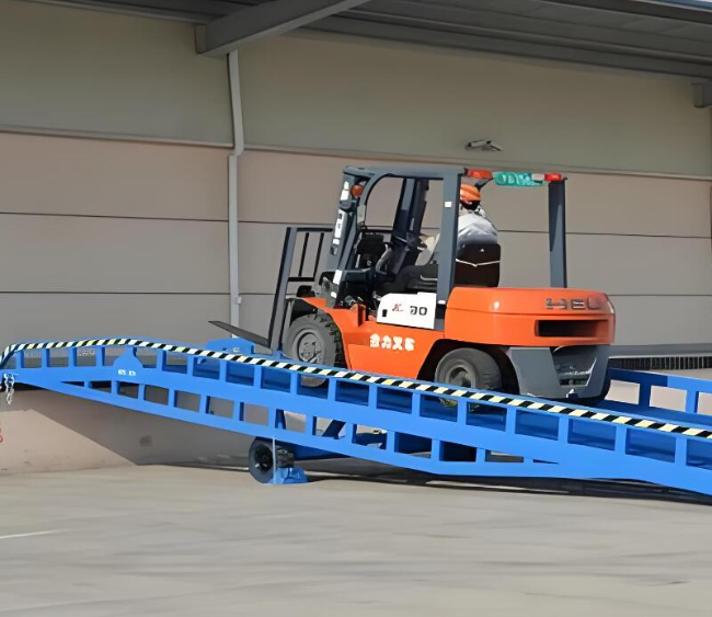 丁青移动式卸货平台（叉车用）